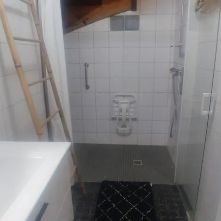 Ferme Pour 10 Personnes بيت للعطل Poueyferré